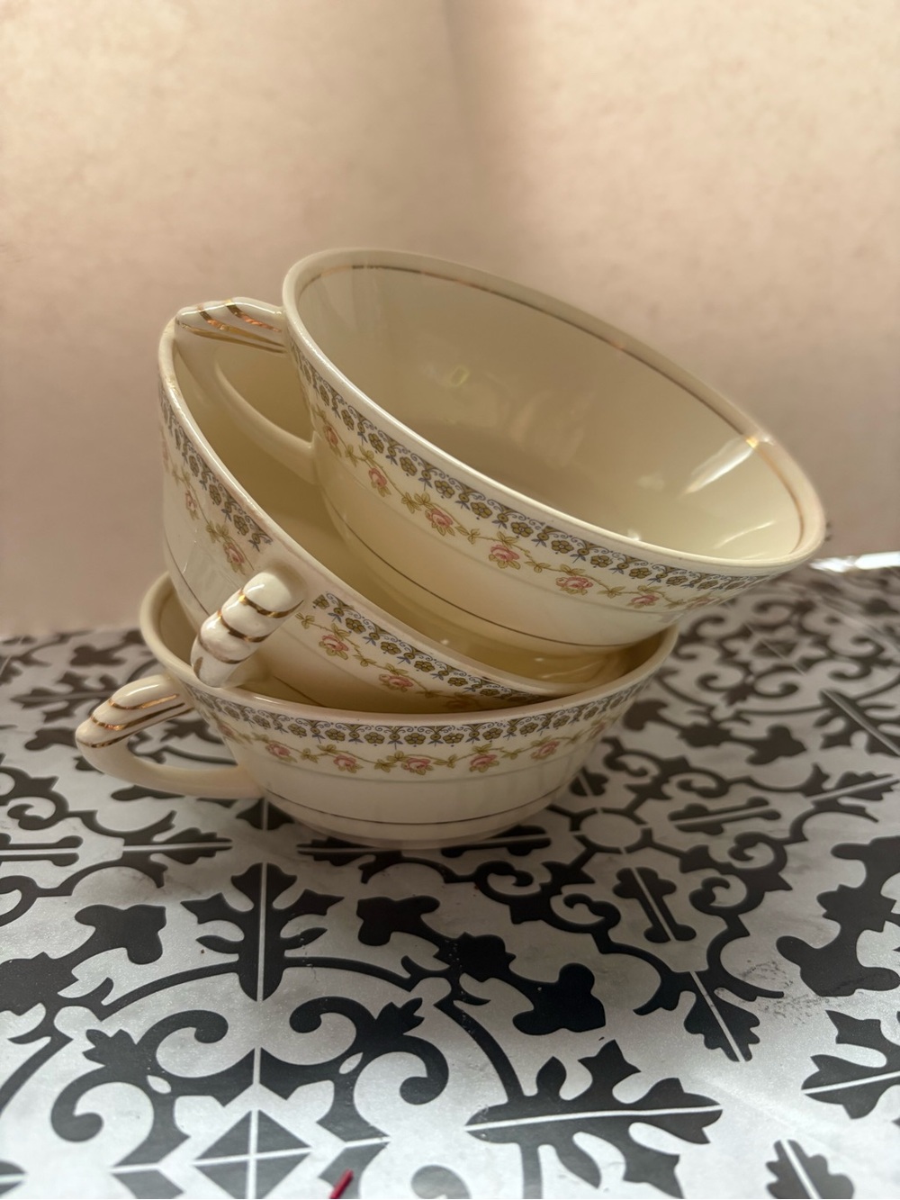 Set of 3 Ceramic vintage  Handled Cream Bowls, Round Glossy Beige